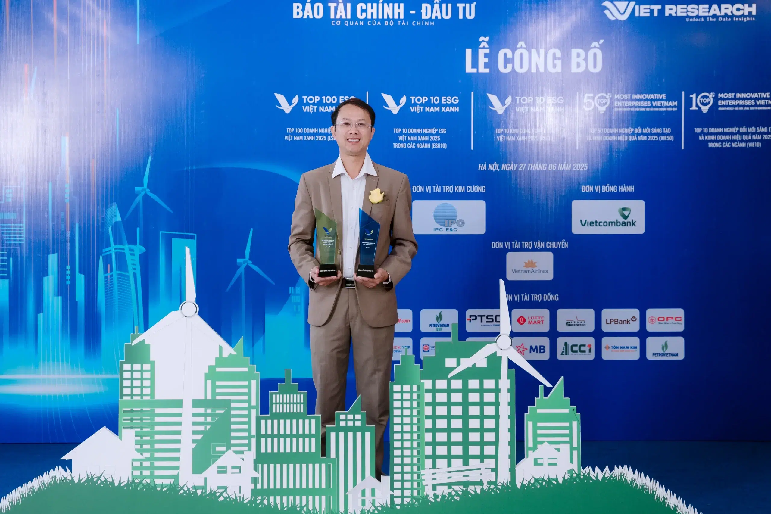 Top 10 ESG Việt Nam Xanh 2025 ngành Dược - Thiết bị Y tế (ESG10)